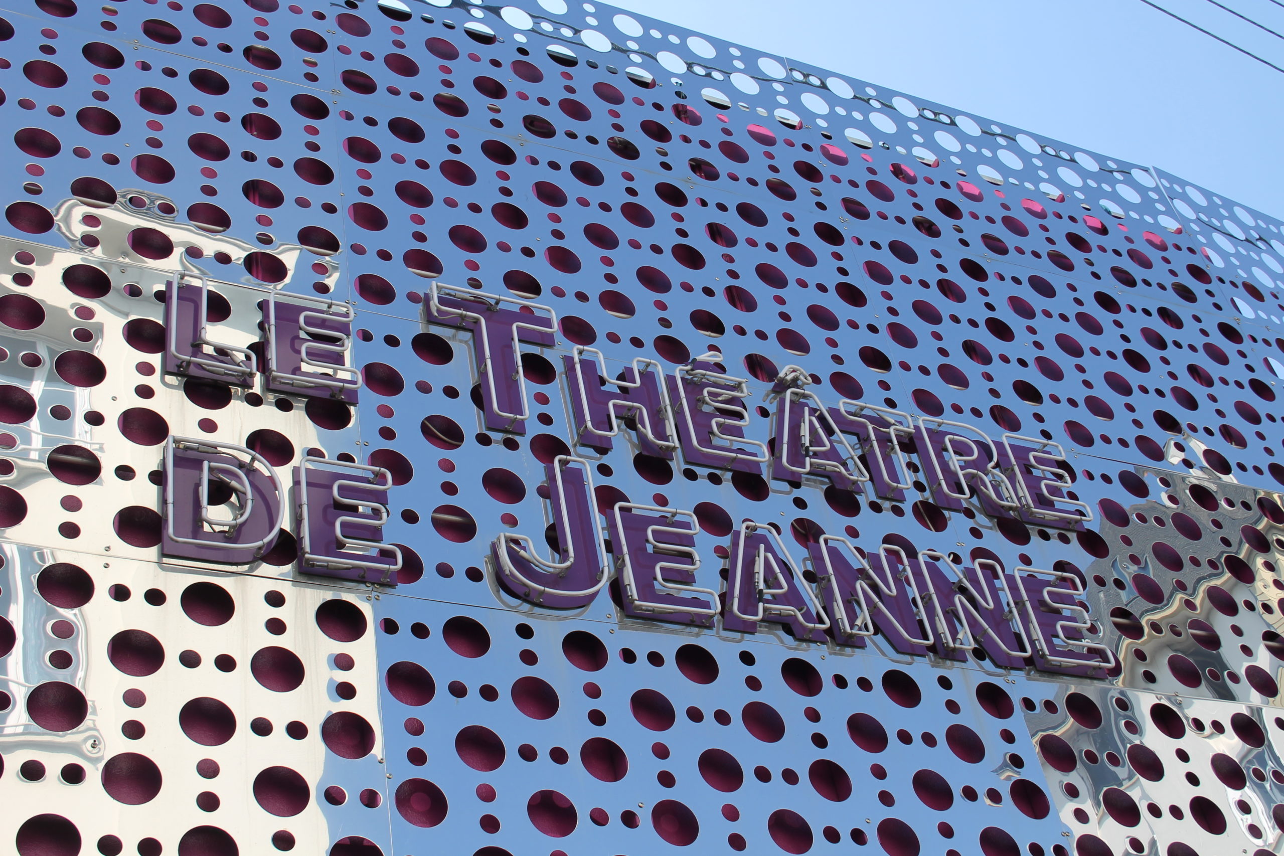 You are currently viewing Le Théâtre de Jeanne,  pour le meilleur et pour… Le rire !