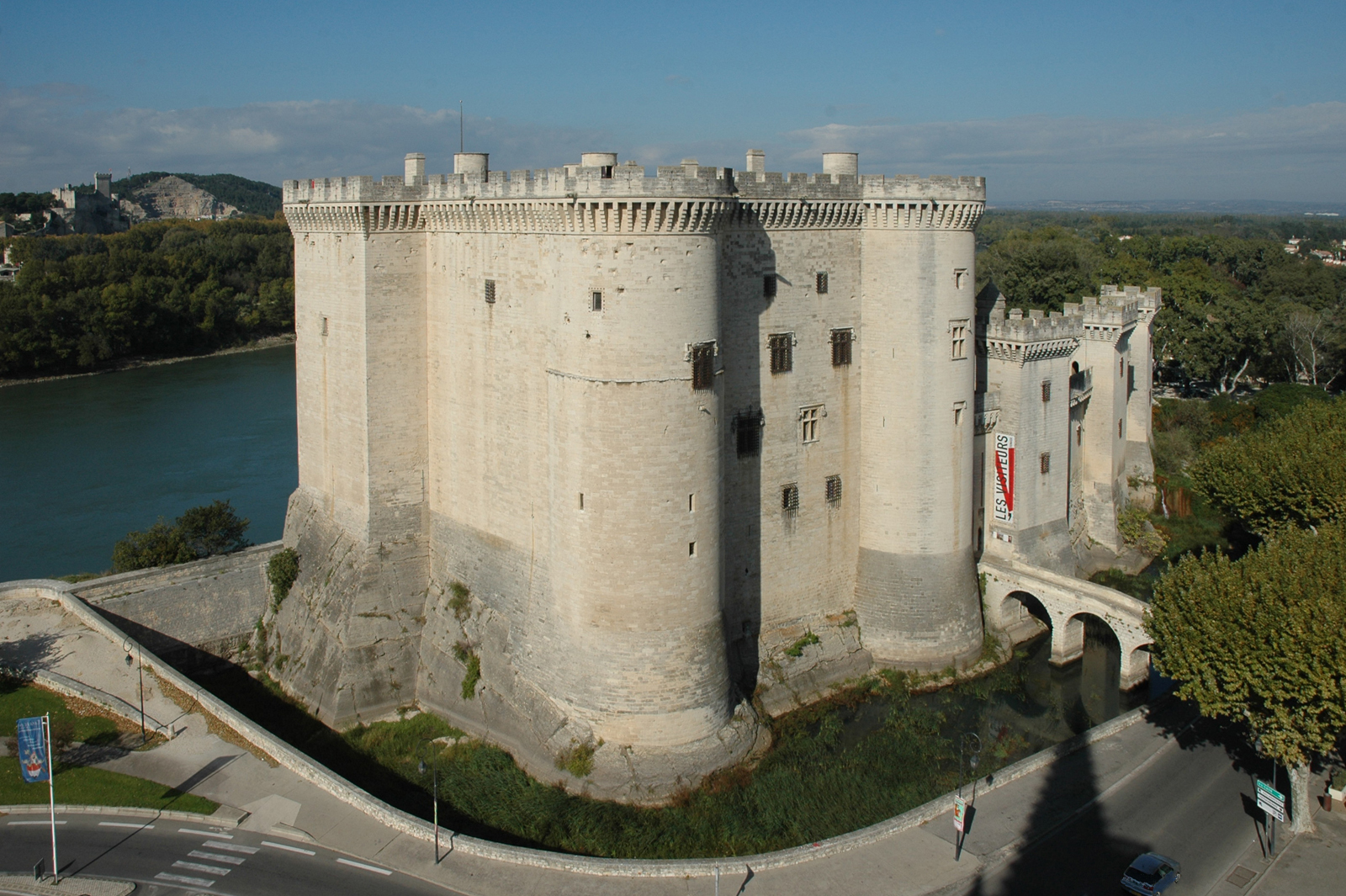 You are currently viewing à la découverte… du Château de Tarascon et du Castel Nuovo de naples