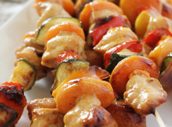 Brochettes de Poulet et Abricots Marinés