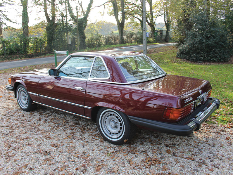 Mercedes 380 SL: Profil et arrière