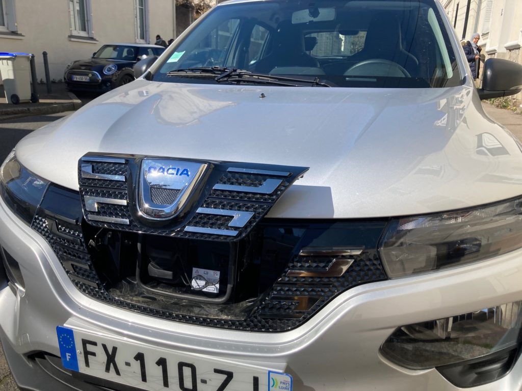 Dacia Spring - Prise de recharge